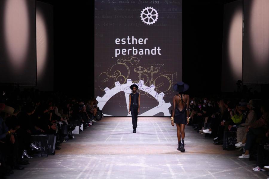 MBFWMar2022 EstherPerbandt Runway Getty for Nowadays 038 2